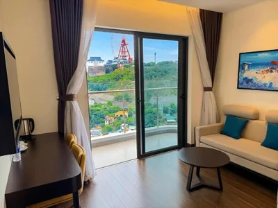 带阳台的两居室公寓 — Studio, 2BR Ocean View Apartment - The Sapphire Ha Long